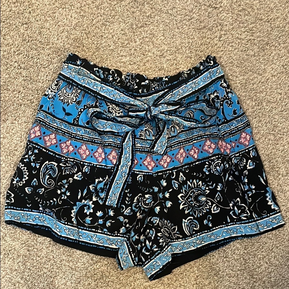 NWT LOFT Floral Patterned Navy and Blue Women Shorts size medium